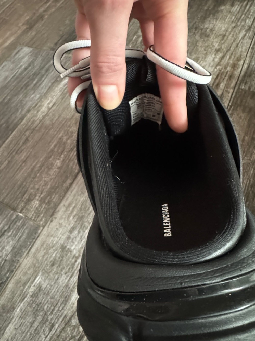 Balenciaga Black Men's Trail Sneakers with White Laces - Picture 4 of 4
